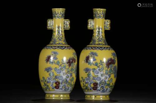 A PAIR OF YELLOW GROUND DOU-COLOUR FLORALS VASE QING DYNASTY QIANLONG PERIOD