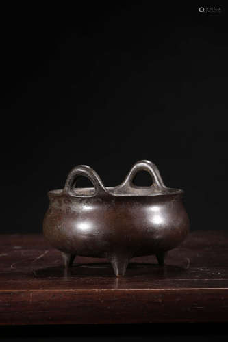 A ROUND HANDLED CENSER MING DYNASTY XUANDE NIAN ZHI MARKED