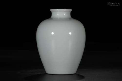 A CELADON GLAZED JAR QING DYNASTY YONGZHENG PERIOD