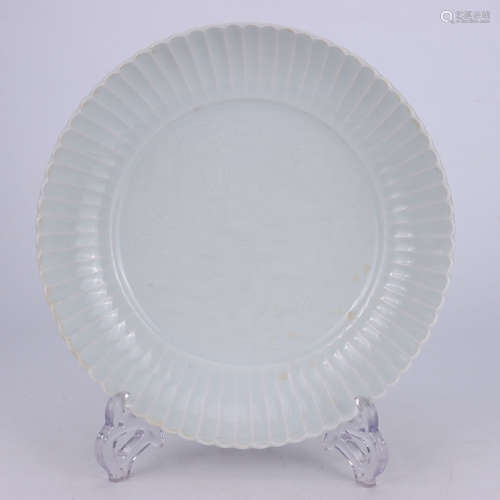 A WHITE GLAZED MOULD DRAGON PLATE YUAN DYNASTY