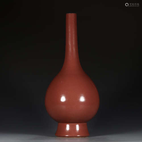 A RED GLAZED VASE DAQING QIANLONG NIAN ZHI MARKED