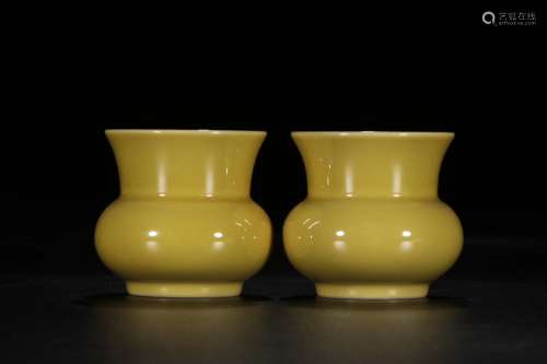 A PAIR OF YELLOW GLAZED VASE QING DYNASTY YONGZHENG PERIOD