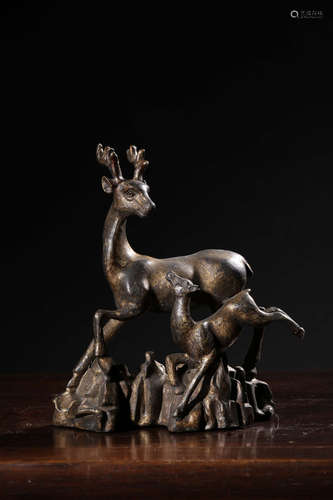 A BRONZE GILT DEERS ORNAMENT QING DYNASTY