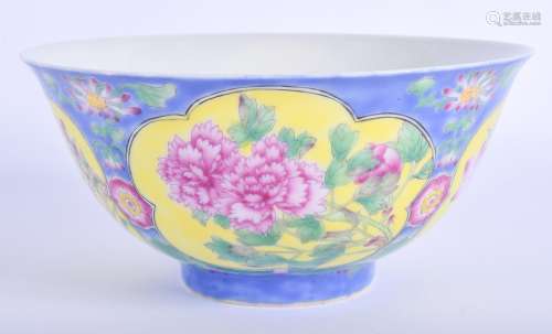 A CHINESE FAMILLE ROSE PORCELAIN BOWL 20th Century. 14