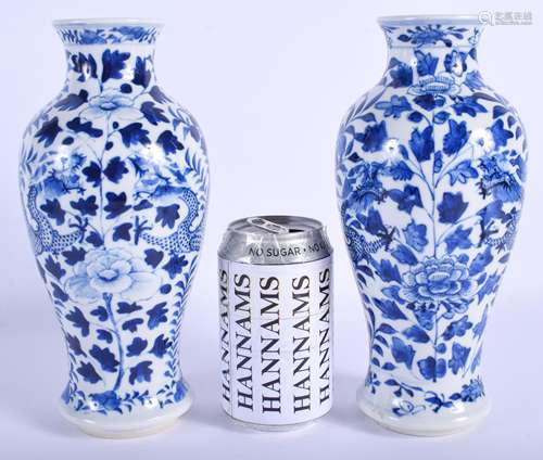 A PAIR OF 19TH CENTURY CHINESE BLUE AND WHITE VASES