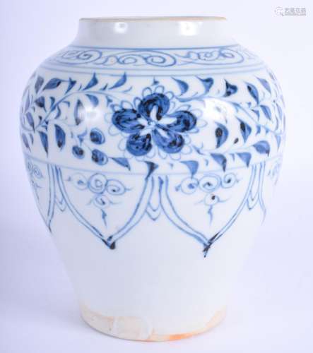 A VERY RARE EARLY CHINESE BLUE AND WHITE PORCELAIN JAR