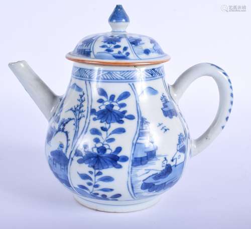 A 17TH/18TH CENTURY CHINESE BLUE AND WHITE TEAPOT AND