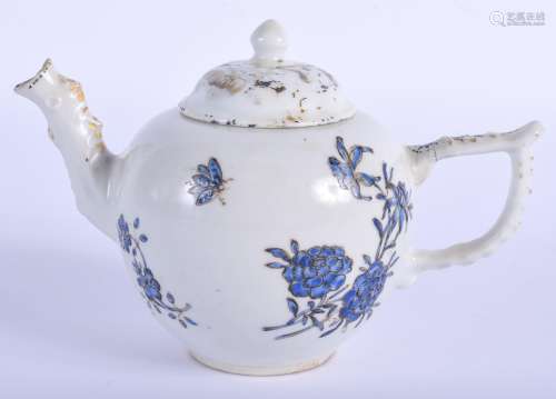 AN 18TH CENTURY CHINESE EXPORT PORCELAIN TEAPOT AND