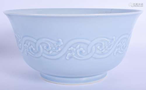 A LARGE 19TH CENTURY CHINESE CLARE DE LUNE BOWL bearing