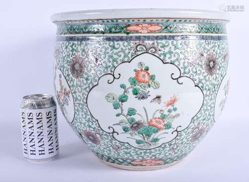 A LARGE 19TH CENTURY CHINESE FAMILLE VERTE PORCELAIN