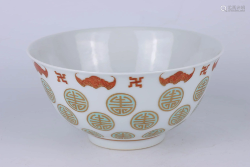 A CHINESE FAMILLE ROSE PORCELAIN BOWL