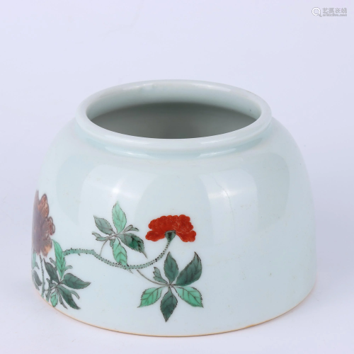 A CHINESE FAMILLE ROSE FLORAL WATER POT