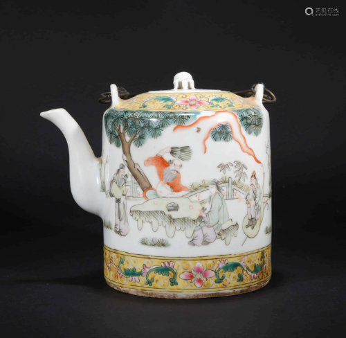A CHINESE FIGURES PRINTED PORCELAIN LOO…