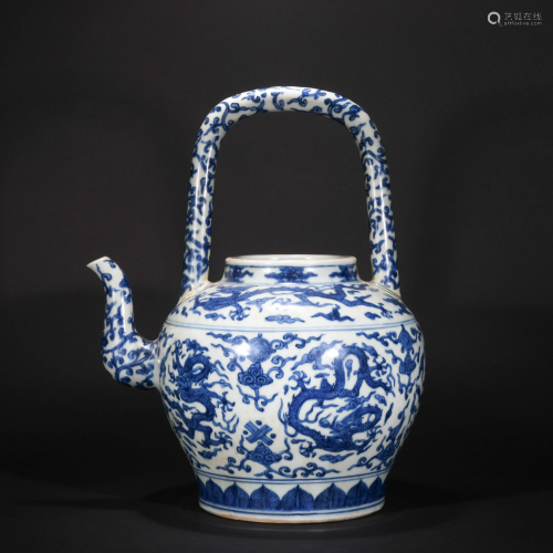 A CHINESE BLUE AND WHITE PORCELAIN L…