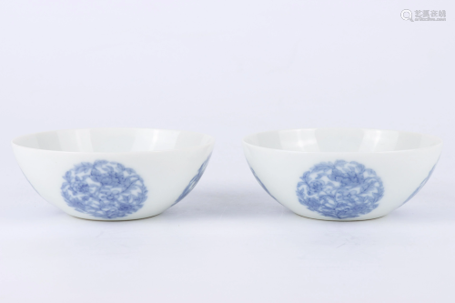 A CHINESE PAIR OF BLUE AND WHITE PORCEL…