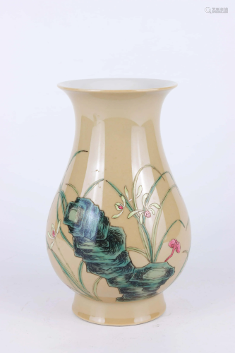 A CHINESE BROWN GLAZED FLORAL PORCELA…