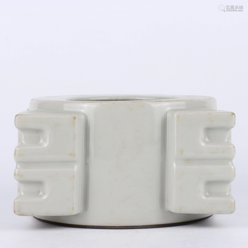 A CHINESE WHITE GLAZED PORCELAIN CO…