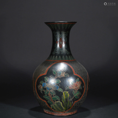 A CHINESE FLORAL LACQUEREDWARE VASE