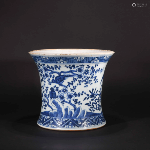 A CHINESE FLORAL BLUE AND WHITE PORCEL…