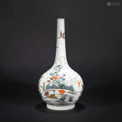 A CHINESE FAMILLE ROSE PORCELAIN FLASK