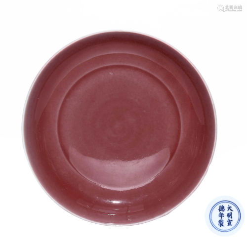 A CHINESE RED GLAZED PORCELAIN PLATE