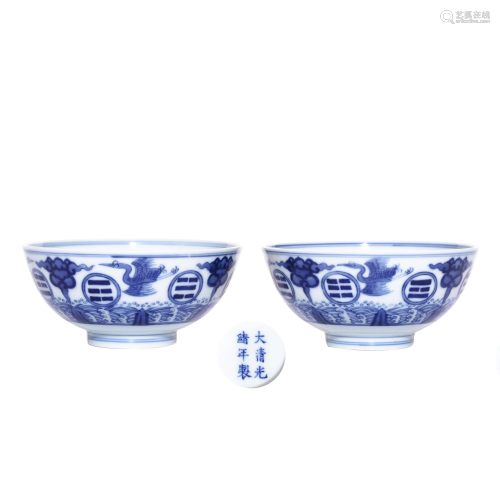 A PAIR OF CHINESE BLUE AND WHITE PORCEL…