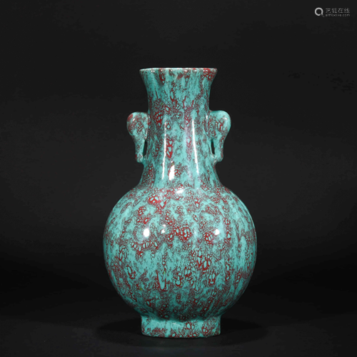 A CHINESE GLAZED PORCELAIN VASE