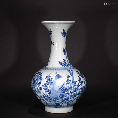 A CHINESE FLORAL BLUE AND WHITE PORCEL…