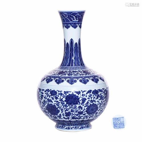 A CHINESE FLORAL BLUE AND WHITE PORCEL…