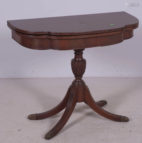 Mahogany Sheraton style pedestal flip top table