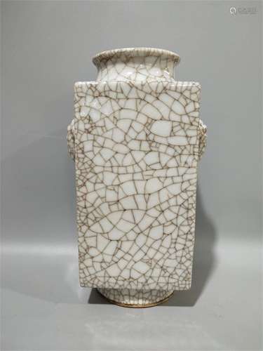 A Chinese Porcelain Square  vessel