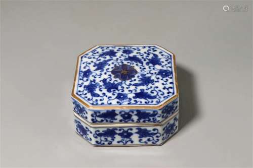 A Chinese Blue and White Porcelain Box