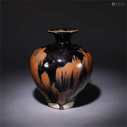 A Chinese Iron Mottling Pattern Porcelain Vase