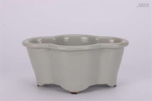 A Chinese White Glaze Porcelain Flowerpot
