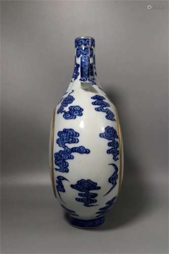A Chinese Blue and White Porcelain Moon Vase