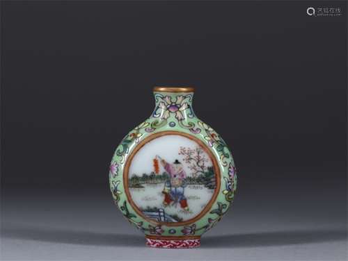 A Chinese Colored Drawing Porcelain Snuff Bottle
