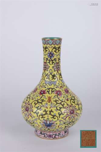 A Chinese Yellow Land Gilt  Twine Pattern Porcelain Flask