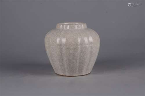 A Chinese Ge Glazed Porcelain Jar