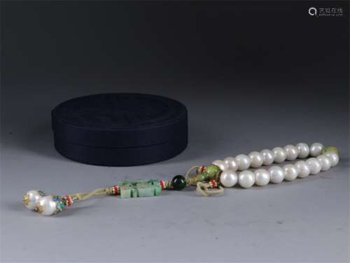 A Chinese East Beads Hand String, 18pcs