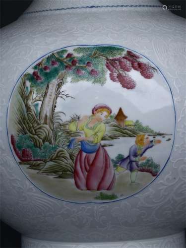 A Chinese White Glaze Porcelain Vase
