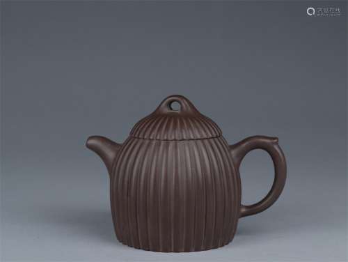 A Chinese Purple Sands Teapot, Gu Jingzhou Mark