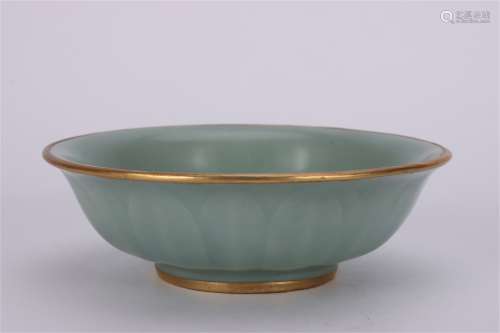A Chinese Longquan Kiln Glazed Gilt Porcelain Bowl