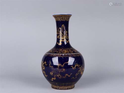A Chinese Gilt Porcelain Vase