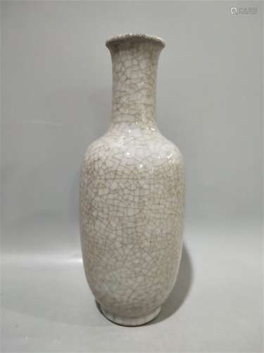 A Chinese Ge Kiln Porcelain Guanyin Vase