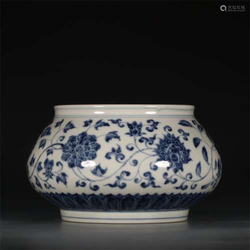 A Chinese Blue and White Floral Porcelain Jar