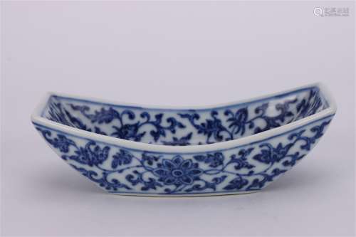 A Chinese Blue and White Floral Porcelain Brush Washer