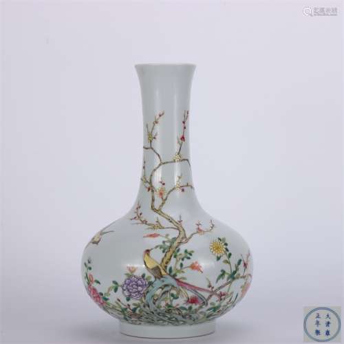 A Chinese Famille Rose Flower&Bird Pattern
Porcelain Flask