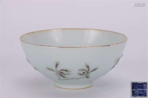 A Chinese Famille Rose Gilt Floral Porcelain Bowl