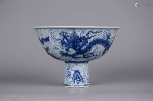 A Chinese Dragon Pattern Porcelain Standing Cup