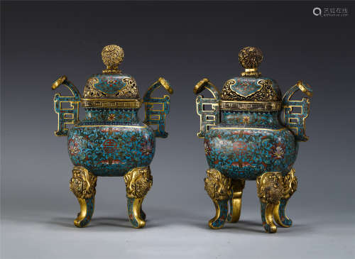 A PAIR OF CHINESE CLOISONNE DOUBLE HANDLE FOUR FEET CENSER